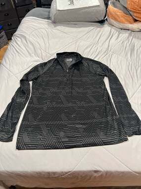 Under Armour Men's HeatGear Loose 1/4 Zip Pullover Geometric Pattern Black/Gray
